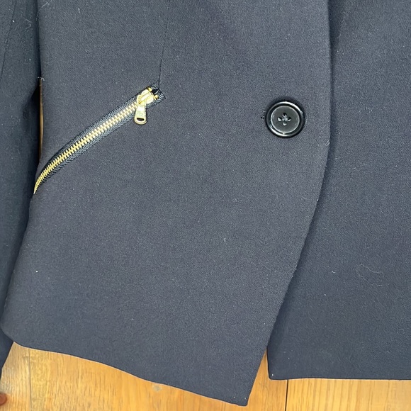 Blazer - Picture 2 of 7